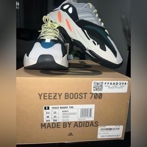 Yeezy 700 wave runner DS